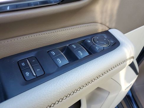 Used 2023 GMC Yukon XL Denali image 26