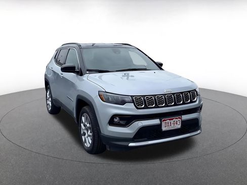 Used 2025 Jeep Compass Limited image 3