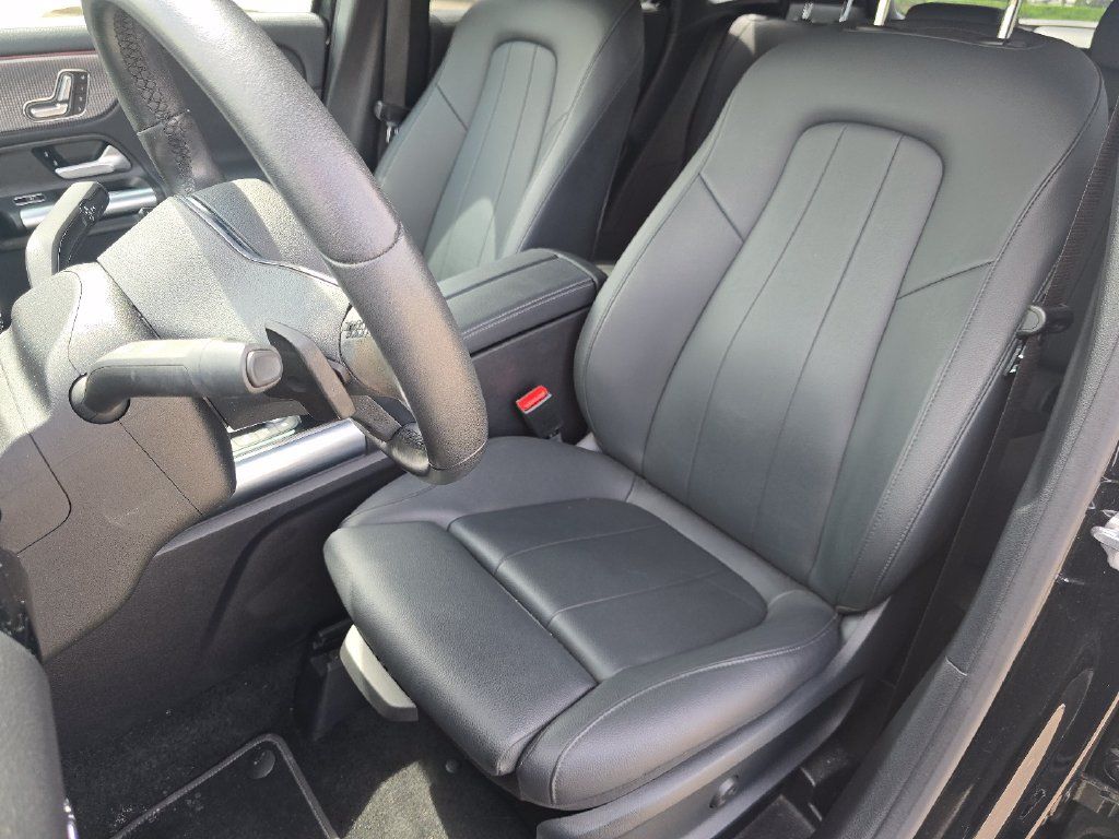 Used 2023 Mercedes-Benz GLA 250 4MATIC image 23
