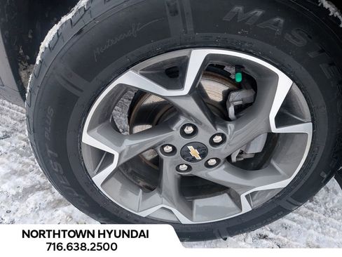 Used 2025 Chevrolet Trax LT image 40