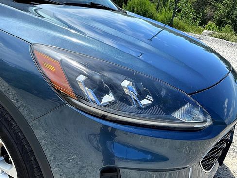 Used 2020 Ford Escape SE image 28