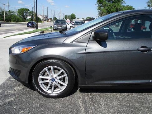 Used 2018 Ford Focus SE FWD image 4