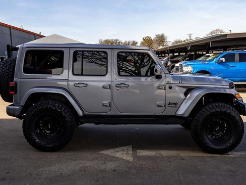Used 2021 Jeep Wrangler Unlimited Sahara AWD/4WD image 11