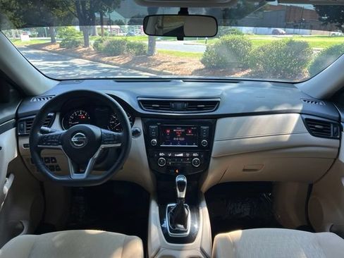 Used 2018 Nissan Rogue SV AWD/4WD image 26