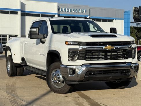 Certified 2025 Chevrolet Silverado 3500 LT image 2