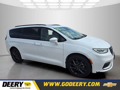 Used 2022 Chrysler Pacifica Limited w/ S Appearance Package
