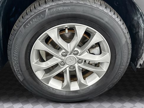 Used 2019 Hyundai Santa Fe SE image 30