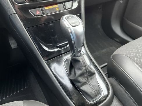 Used 2022 Buick Encore Preferred w/ Safety Package image 22