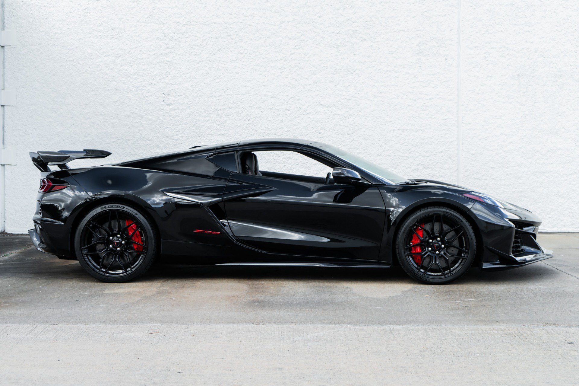 Used 2026 Chevrolet Corvette Z06 w/ Z07 Performance Package RWD image 3