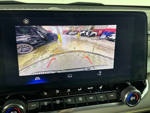 Used 2024 Chevrolet Colorado ZR2 AWD/4WD image 18