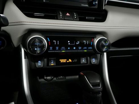 Used 2022 Toyota RAV4 XLE Premium image 21