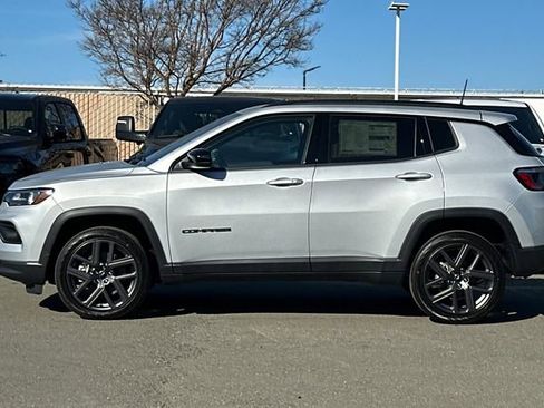 New 2026 Jeep Compass Latitude image 7