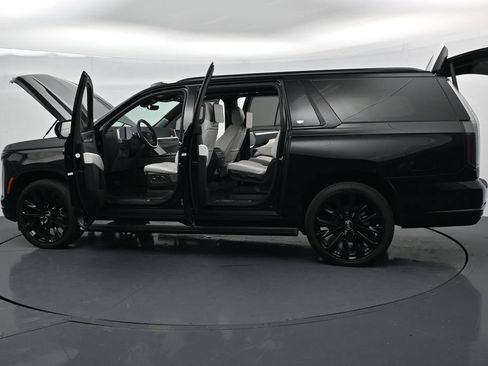 Used 2026 Cadillac Escalade ESV Platinum Sport w/ LPO, ONYX Package AWD/4WD image 28