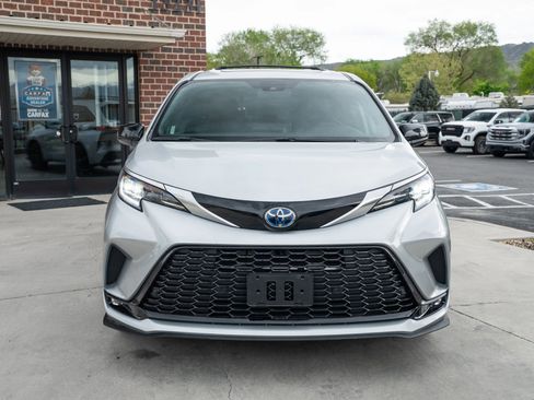 Used 2023 Toyota Sienna XSE FWD image 2