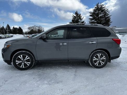 Certified 2019 Nissan Pathfinder SV image 4