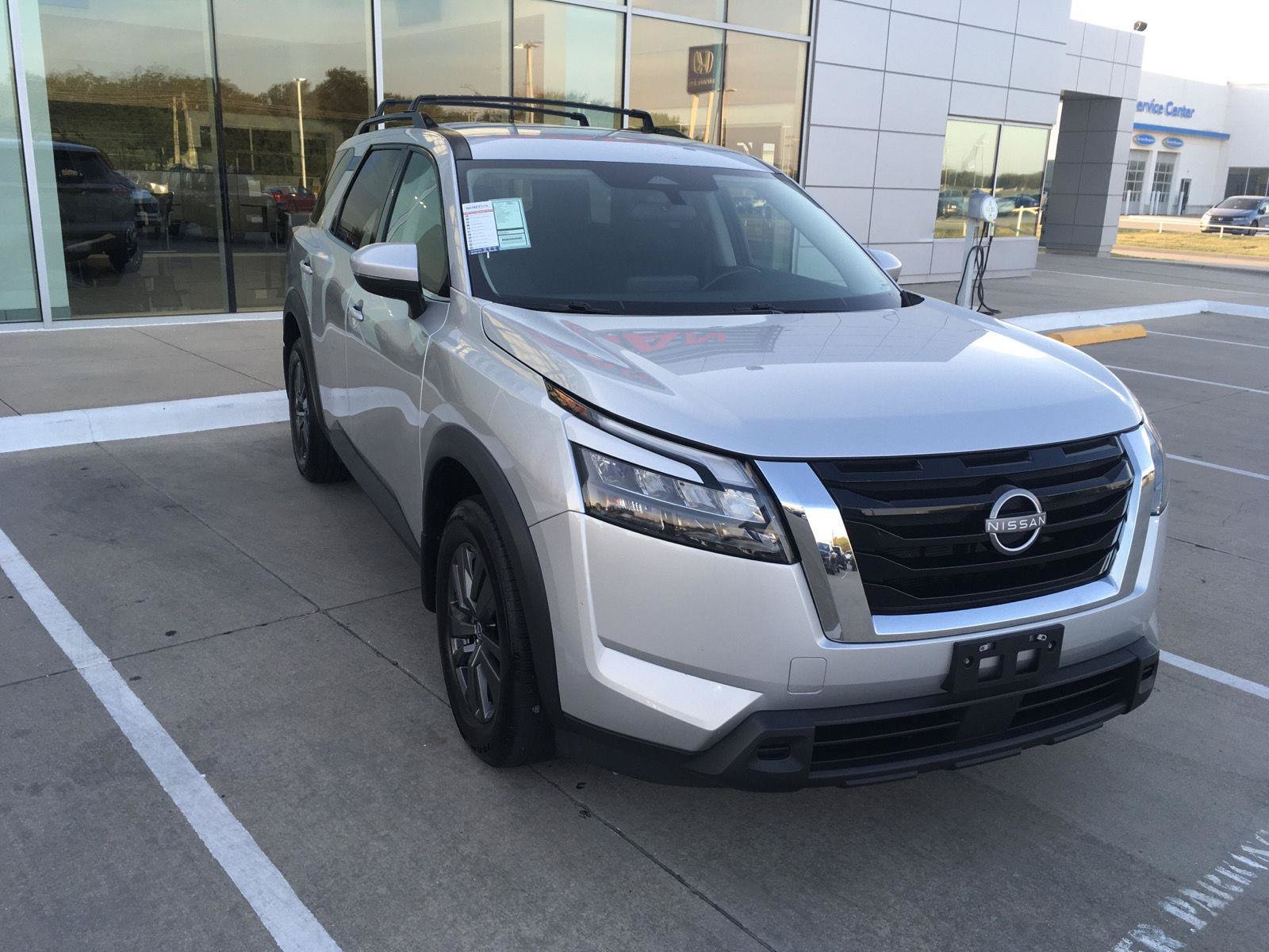 Used 2023 Nissan Pathfinder SV AWD/4WD image 3