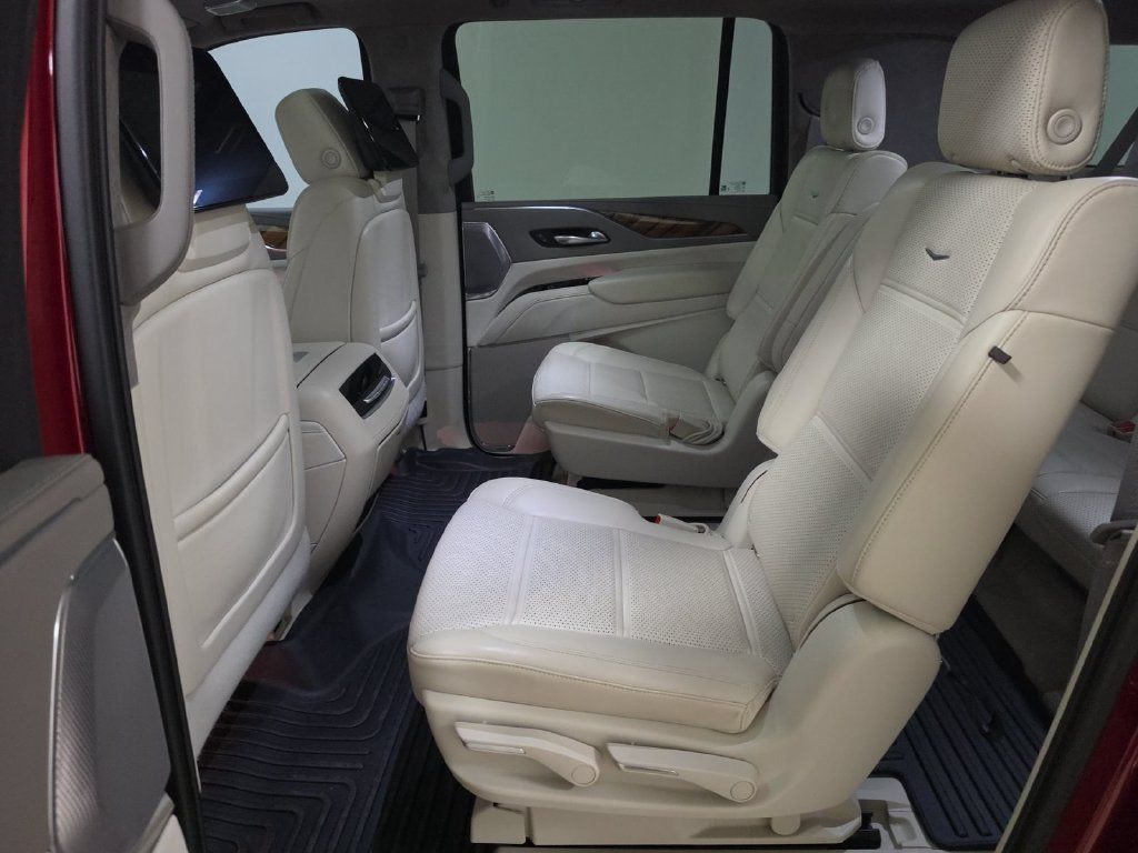 Used 2022 Cadillac Escalade ESV Sport Platinum w/ LPO, ONYX Package AWD/4WD image 6