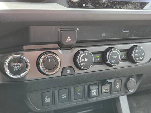 Used 2020 Toyota Tacoma TRD Sport w/ Technology Package AWD/4WD image 14
