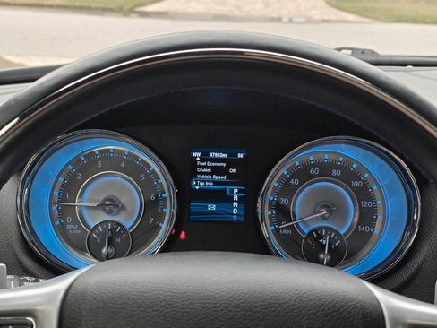 Used 2014 Chrysler 300 C image 13