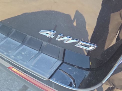 Used 2023 Ford Explorer XLT AWD/4WD image 18