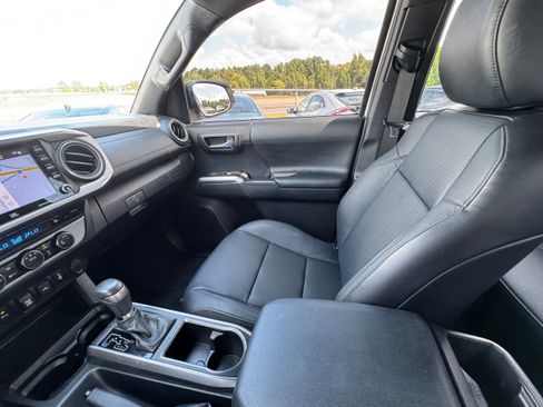 Used 2023 Toyota Tacoma Limited image 10