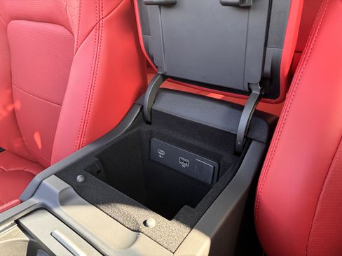 Used 2026 Jaguar F-PACE R-Dynamic S image 18