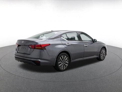 Used 2025 Nissan Altima 2.5 SV FWD image 9
