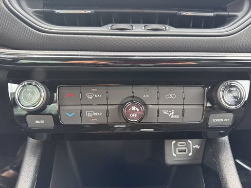New 2026 Jeep Compass Latitude AWD/4WD image 16