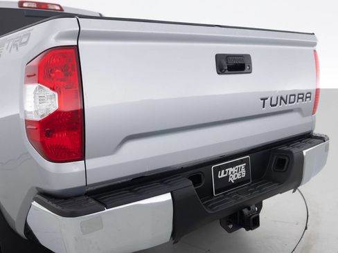 Used 2015 Toyota Tundra SR5 w/ SR5 Upgrade Package image 17