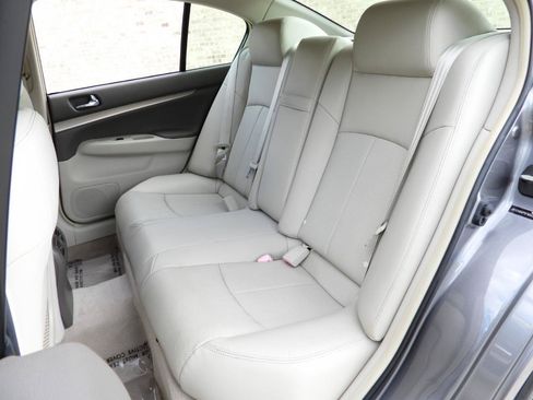 Used 2015 INFINITI Q40 w/ Moonroof Package RWD image 34