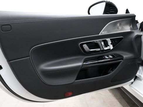 Used 2022 Mercedes-Benz SL 63 AMG 4MATIC image 17