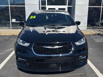 New 2026 Chrysler Pacifica Select