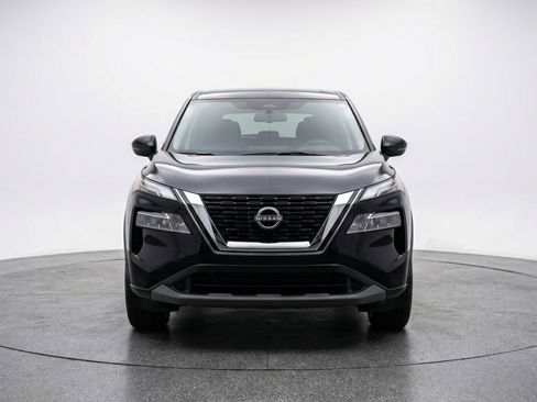 Used 2025 Nissan Rogue SV FWD image 2
