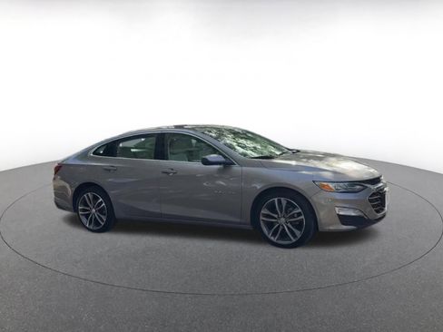 Used 2024 Chevrolet Malibu LT image 2