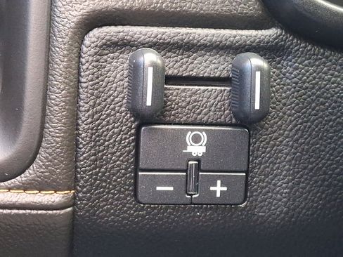 Used 2022 GMC Canyon AT4 image 24