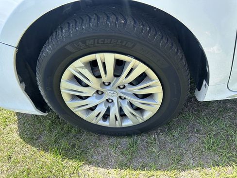 Used 2014 Toyota Camry LE FWD image 12