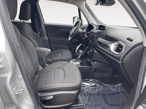 Used 2019 Jeep Renegade Latitude w/ Popular Equipment Group AWD/4WD image 28