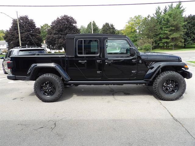Used 2024 Jeep Gladiator Sport AWD/4WD image 7