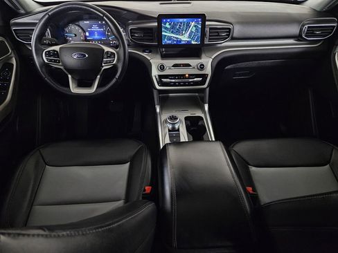 Used 2023 Ford Explorer XLT w/ Equipment Group 202A image 8