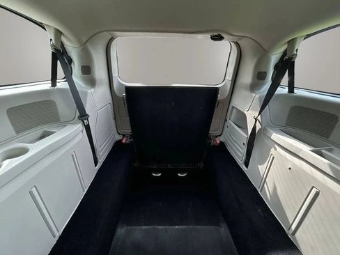Used 2016 Dodge Grand Caravan American Value Package FWD image 18