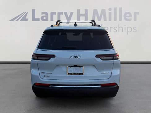 Used 2023 Jeep Grand Cherokee L Laredo image 4