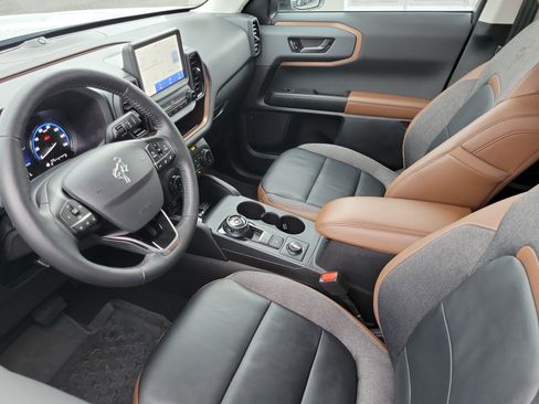 Used 2023 Ford Bronco Sport Outer Banks w/ Tech Package image 3