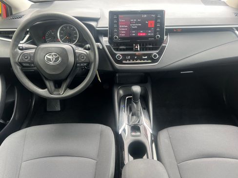 Used 2021 Toyota Corolla LE image 13
