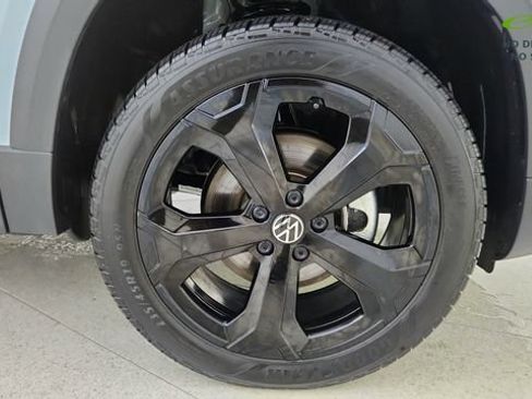 Used 2025 Volkswagen Taos SE AWD/4WD image 59