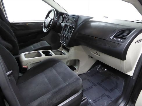 Used 2016 Dodge Grand Caravan SXT image 22