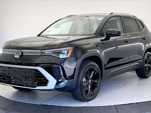 New 2026 Volkswagen Taos SEL image 2