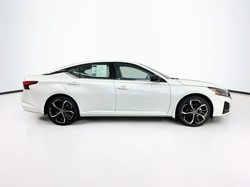 Used 2023 Nissan Altima 2.5 SR FWD image 10