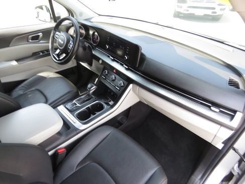 Used 2022 Kia Carnival LX FWD image 14
