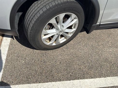 Used 2015 Nissan Rogue SV w/ SV Premium Package image 20