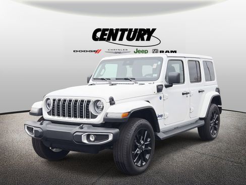 Used 2025 Jeep Wrangler Sahara image 8